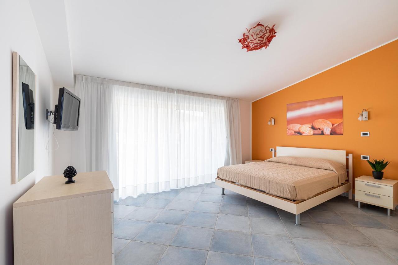 Terraces D'Orlando - Family Apartments With Sea View And Pool Capo dʼOrlando Exteriör bild