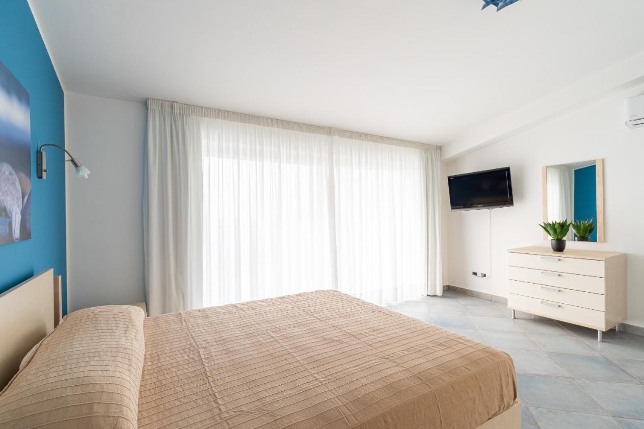 Terraces D'Orlando - Family Apartments With Sea View And Pool Capo dʼOrlando Exteriör bild