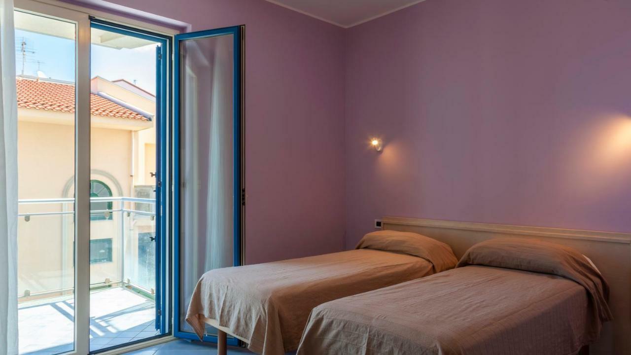 Terraces D'Orlando - Family Apartments With Sea View And Pool Capo dʼOrlando Exteriör bild